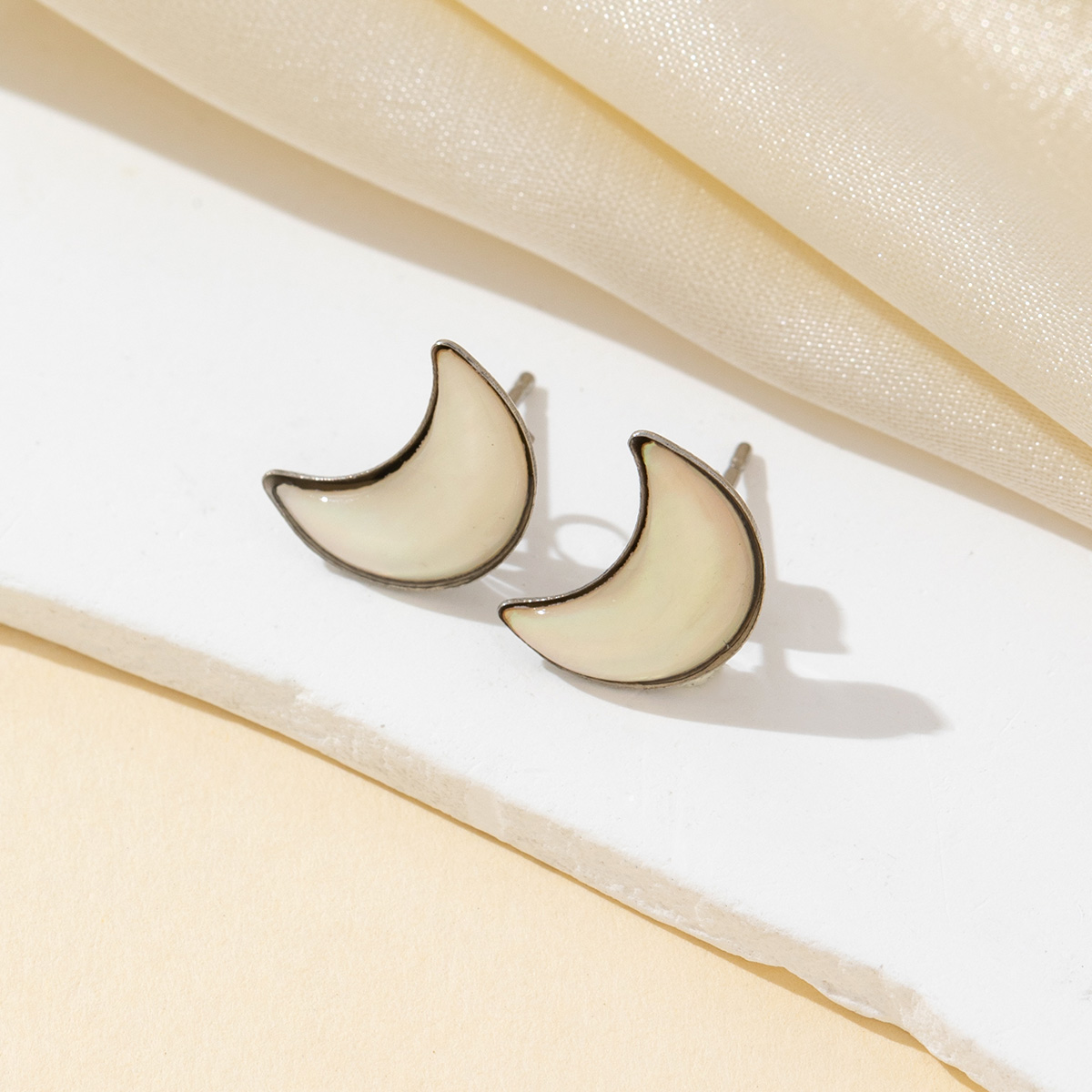 2pcs Natural Shell White Moon  - đánh giá và giá Jewelry Making Place